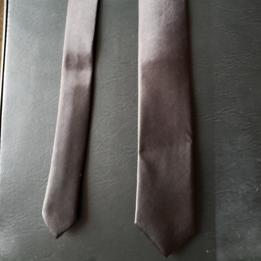 Men's black *skinny* tie, never worn